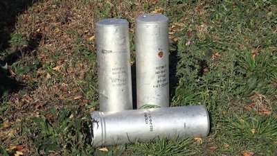 Вибухотехніки поліції Сумщини розміновують Харківщину