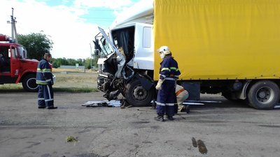 На Дніпропетровщині зітнулось дві вантажівки: постраждало двоє водіїв На Дніпропетровщині зітнулось дві вантажівки: постраждало двоє водіїв