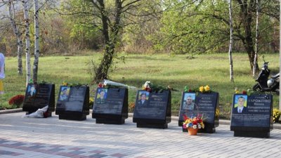У Малій Висці встановили пам'ятні дошки землякам, які загинули на Сході України
