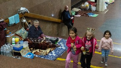 64% українців переходять в безпечне місце під час повітряної тривоги — опитування Суспільного