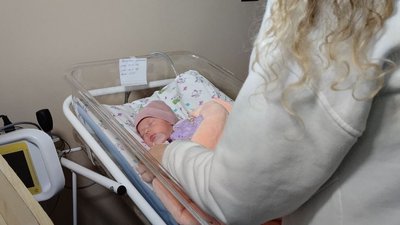 Виписали додому житомирянку Юлію Ващенко та її дочку, котра народилася в хірургічному відділенні обласної лікарні Виписали додому житомирянку Юлію Ващенко та її дочку, котра народилася в хірургічному відділенні обласної лікарні