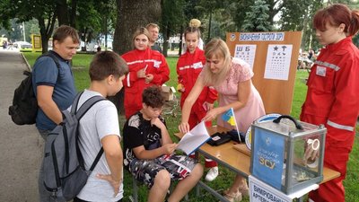 У Конотопі на Сумщині зібрали понад 15 тис грн. для ЗСУ У Конотопі на Сумщині зібрали понад 15 тис грн. для ЗСУ