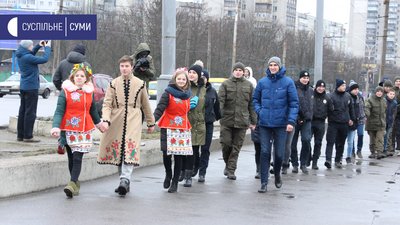 Акція "Ланцюг Єдності" у Сумах: як все відбувалось у фото Акція "Ланцюг Єдності" у Сумах: як все відбувалось у фото