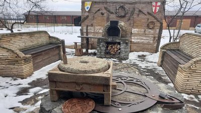 Родзинкою стане справжня українська піч з лежанкою: на Вінниччині створюють музей у старовинній хаті