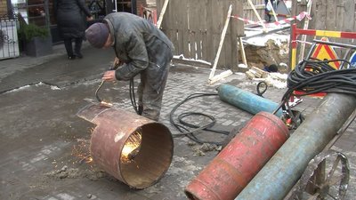 У Луцьку без тепла 20 багатоповерхівок: прорвало теплотрасу, яку ремонтували декілька днів тому