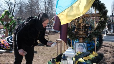 Недожив до 21-річчя місяць. Історія сім' ї з Буковини, де служать троє чоловіків Недожив до 21-річчя місяць. Історія сім' ї з Буковини, де служать троє чоловіків