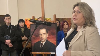 "Невтомлені, нескорені, об’єднані": у Тернополі відкрили виставку про війну