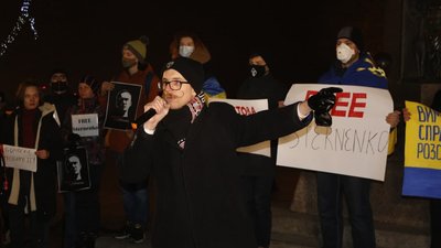 "Це репресії". В Одесі люди вийшли на акцію підтримки Стерненка "Це репресії". В Одесі люди вийшли на акцію підтримки Стерненка