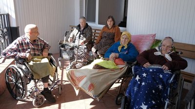 “Прибираємо, допомагаємо, годуємо”: у вінницькому обласному пансіонаті працевлаштували переселенців “Прибираємо, допомагаємо, годуємо”: у вінницькому обласному пансіонаті працевлаштували переселенців