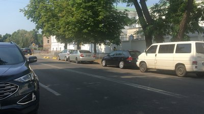 Парковки для автомобілів у Полтаві: коли почнуть облаштовувати Парковки для автомобілів у Полтаві: коли почнуть облаштовувати