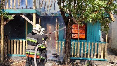 У Затоці на Одещині загорілася база відпочинку. ВІДЕО У Затоці на Одещині загорілася база відпочинку. ВІДЕО