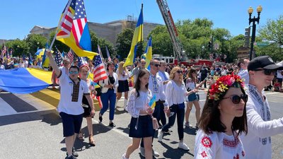 З прапорами і піснями. Українська колона вперше взяла участь у параді на День незалежності США