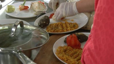 "Кожен розуміє по-своєму": у Рівному шкільних кухарів навчають опановувати нове меню "Кожен розуміє по-своєму": у Рівному шкільних кухарів навчають опановувати нове меню