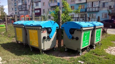 "Покращуємо систему збору": у Гайвороні на Кіровоградщині біля дворів почали ставити індивідуальні баки для сміття "Покращуємо систему збору": у Гайвороні на Кіровоградщині біля дворів почали ставити індивідуальні баки для сміття