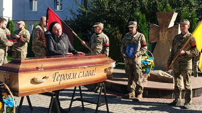 У місті на Волині попрощалися з "Народним героєм України", бійцем Павлом Чайкою У місті на Волині попрощалися з "Народним героєм України", бійцем Павлом Чайкою