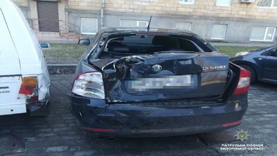 У Запоріжжі «Хаммер» спровокував аварію з маршруткою У Запоріжжі «Хаммер» спровокував аварію з маршруткою