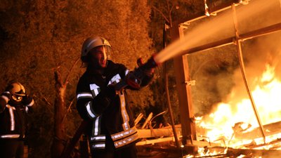 РФ вдарила ракетою по харківському ресторану: вогонь знищив комплекс РФ вдарила ракетою по харківському ресторану: вогонь знищив комплекс
