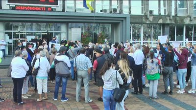 Мітин під стінами мерії: люди тиждень живуть без світла Мітин під стінами мерії: люди тиждень живуть без світла