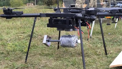 На Сумщині бійці показали, які безпілотники мають на озброєнні На Сумщині бійці показали, які безпілотники мають на озброєнні