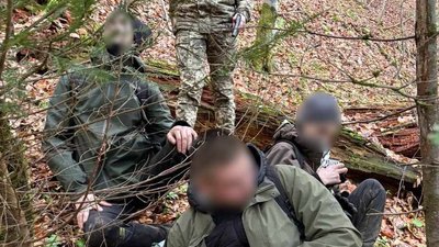 В горах на Закарпатті прикордонники виявили трьох жителів Житомирщини