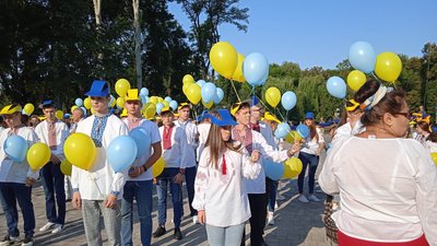 У Кривому Розі підняли синьо-жовтий прапор на висоту 72 метри У Кривому Розі підняли синьо-жовтий прапор на висоту 72 метри