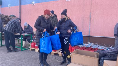 люди гуманітарна допомога агенція ООН волонтери Желанне Донецька область люди гуманітарна допомога агенція ООН волонтери Желанне Донецька область