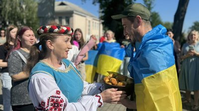 У громаді зустріли звільненого з полону