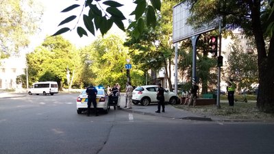 У Запоріжжі автівка наїхала на бетонну споруду. Рівень алкоголю у водія перевищив норму у 15 разів