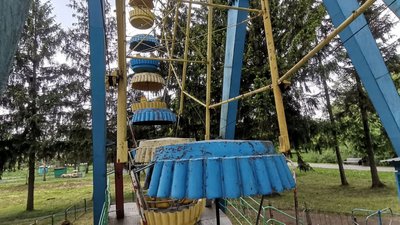 Без "Сюрпризу" і "Орбіти": в луцькому парку зупинили ще два атракціони після аварії з людьми
