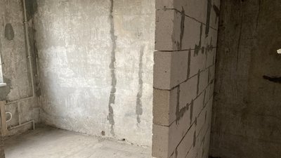 Мешканці пошкодженого обстрілами будинку у Харкові скаржаться на ремонт. Що відповідає міська рада Мешканці пошкодженого обстрілами будинку у Харкові скаржаться на ремонт. Що відповідає міська рада