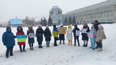 "Прийшла черга інших": родичі військовослужбовців у Сумах вимагають демобілізацію для бійців ЗСУ "Прийшла черга інших": родичі військовослужбовців у Сумах вимагають демобілізацію для бійців ЗСУ