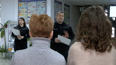 Що робити під час загоряння новорічної ялинки — розповіли черкаські рятувальники Що робити під час загоряння новорічної ялинки — розповіли черкаські рятувальники