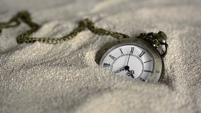 Україна у жовтні перейде на зимовий час: коли переводити годинникові стрілки