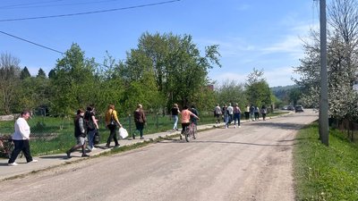 Мешканці села Терло на Львівщині, 2 травня 2024 Мешканці села Терло на Львівщині, 2 травня 2024