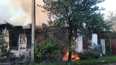 Росіяни зі своєї території обстріляли житлові квартали Середина-Буди на Сумщині Росіяни зі своєї території обстріляли житлові квартали Середина-Буди на Сумщині