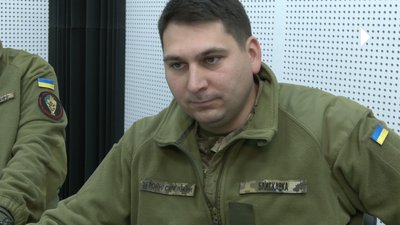 військові на диктанті