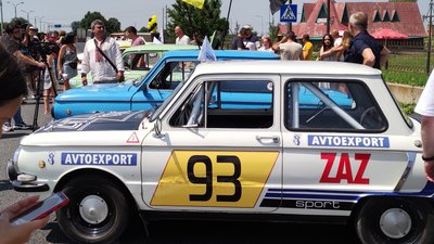 Дніпровські автомобілісти влаштували ретро автопробіг на відремонтованій трасі Стрий - Ізварине Дніпровські автомобілісти влаштували ретро автопробіг на відремонтованій трасі Стрий - Ізварине