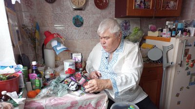 70-річний полтавець Сергій Зозуля передає військовим овочі та фрукти, які сам виростив 70-річний полтавець Сергій Зозуля передає військовим овочі та фрукти, які сам виростив