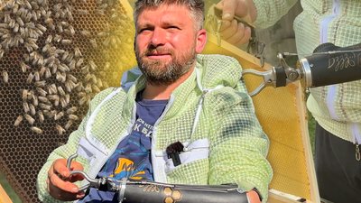 40-річний Олександр Федоров — колишній педагог, ветеран і пасічник