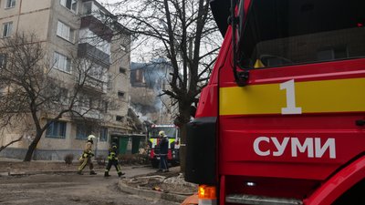 В сумську п’ятиповерхівку влучив російський безпілотник — в якому стані будинок В сумську п’ятиповерхівку влучив російський безпілотник — в якому стані будинок