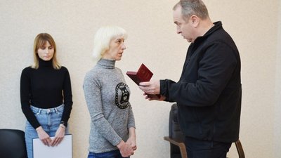 Родинам загиблих військових з Черкащини вручили ордени Родинам загиблих військових з Черкащини вручили ордени