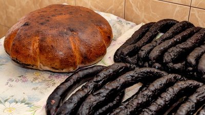 Зіньківська ковбаса та хліб