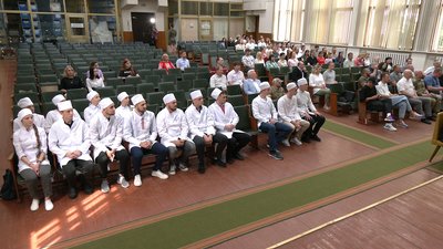 Студенти-медики релокованого в Рівне вишу склали військову присягу Студенти-медики релокованого в Рівне вишу склали військову присягу