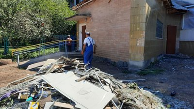 Вирва в подвір'ї лікарні: показали наслідки влучання російської ракети на Черкащині Вирва в подвір'ї лікарні: показали наслідки влучання російської ракети на Черкащині