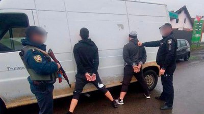 На Закарпатті затримали двох чоловіків, які у Львівській області викрали автомобілі на понад пів мільйона гривень На Закарпатті затримали двох чоловіків, які у Львівській області викрали автомобілі на понад пів мільйона гривень