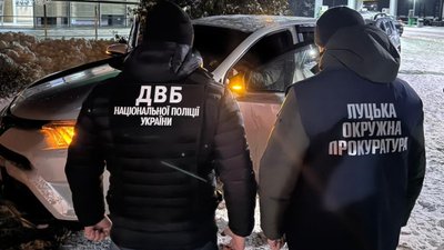Обшуки в авто підозрюваного у зловживанні впливом у Луцьку, січень 2026 року