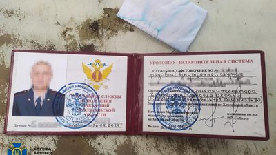У Херсоні правоохоронці затримали охоронця російської катівні: йому повідомили про підозру у колабораціонізмі У Херсоні правоохоронці затримали охоронця російської катівні: йому повідомили про підозру у колабораціонізмі