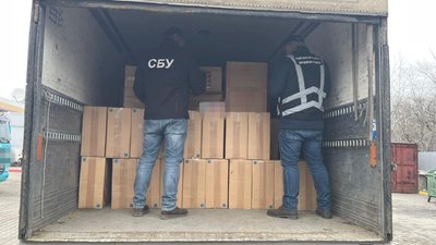 На Одещині викрили підпільне виробництво алкоголю та цигарок