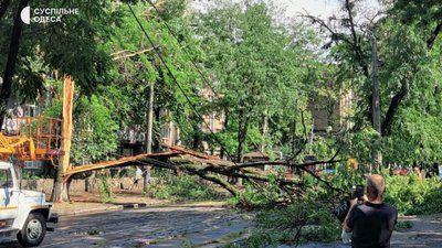 В Одесі через зливу затопило вулиці: фото та відео наслідків В Одесі через зливу затопило вулиці: фото та відео наслідків