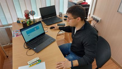Паперові чи "цифрові": у черкаській школі вчаться з електронними журналами Паперові чи "цифрові": у черкаській школі вчаться з електронними журналами